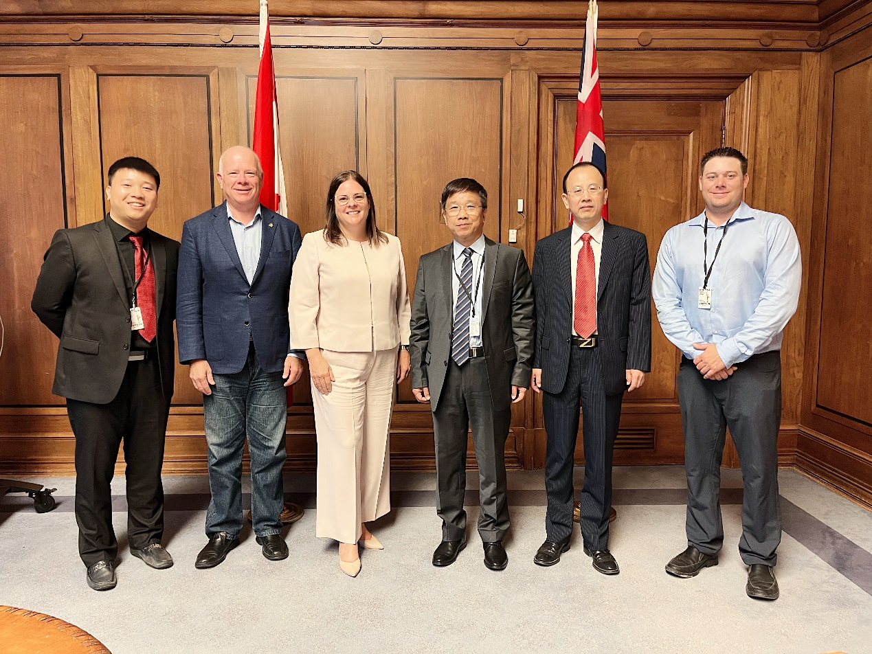 xpj官网集团董事长王平卫拜会加拿大曼尼托巴省省长